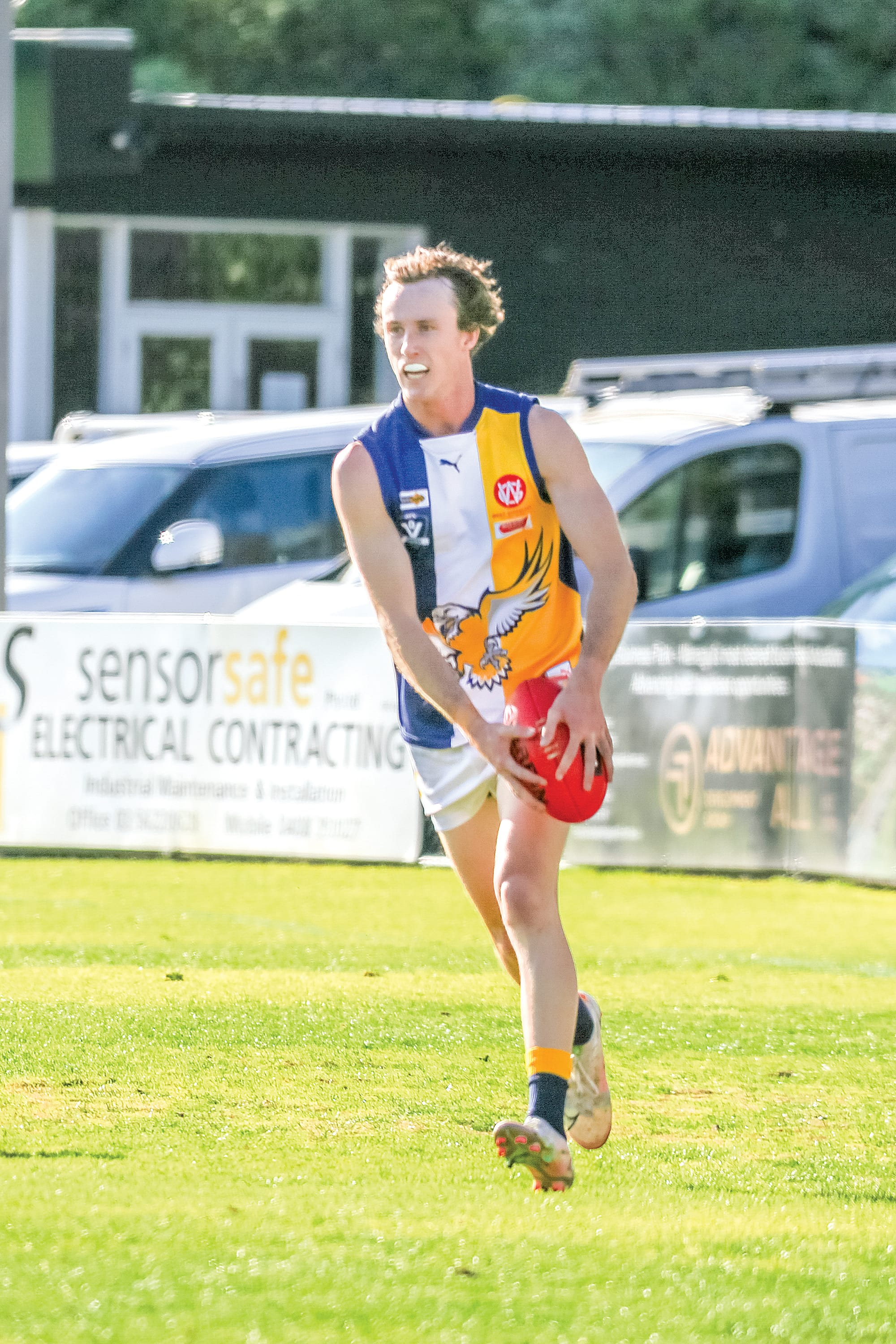 Tully Dickie has possession in Round 8 against Warragul. Photo: The Warragul and Drouin Gazette. 