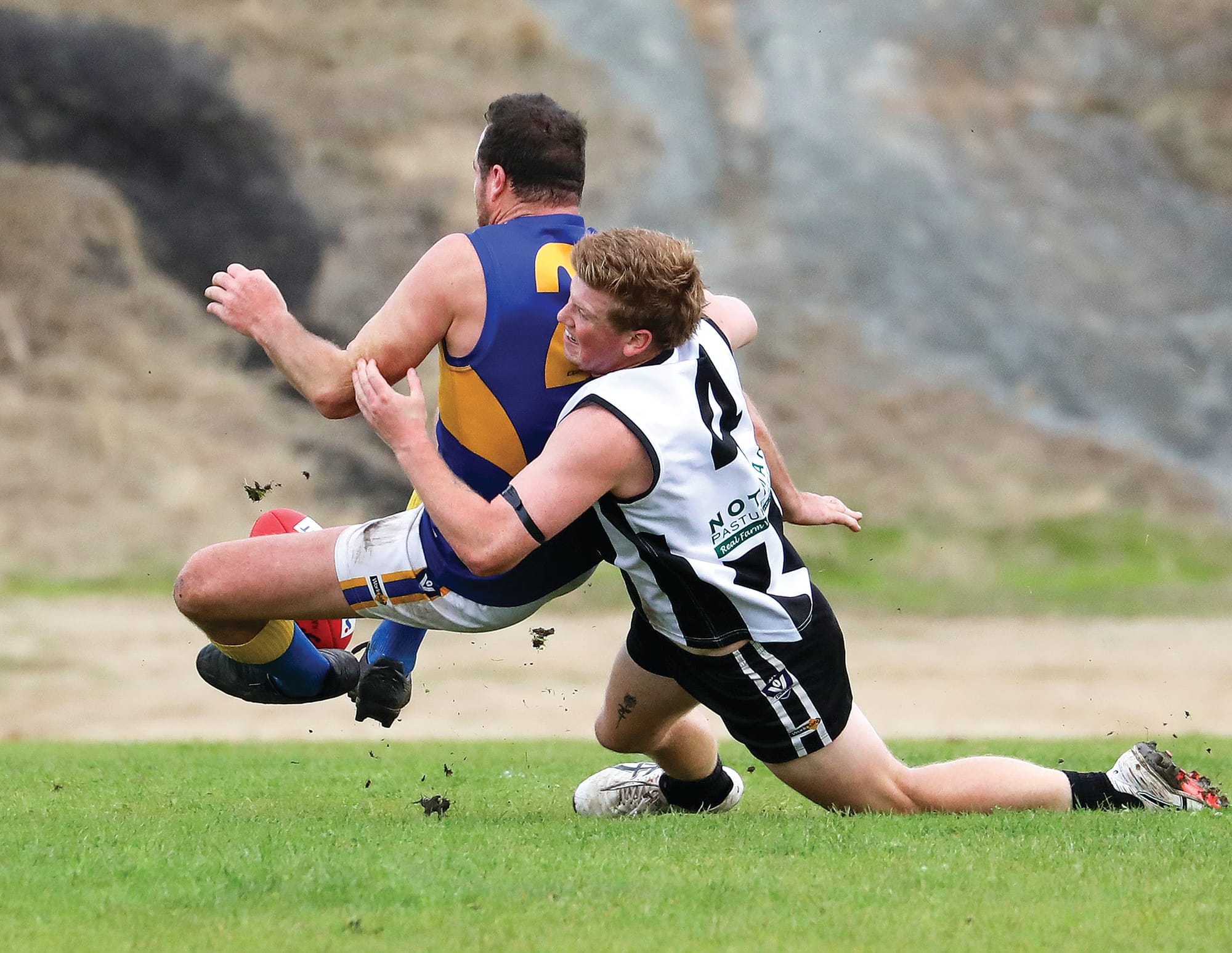 Zac Gray overpowers his Ellinbank opponent.
