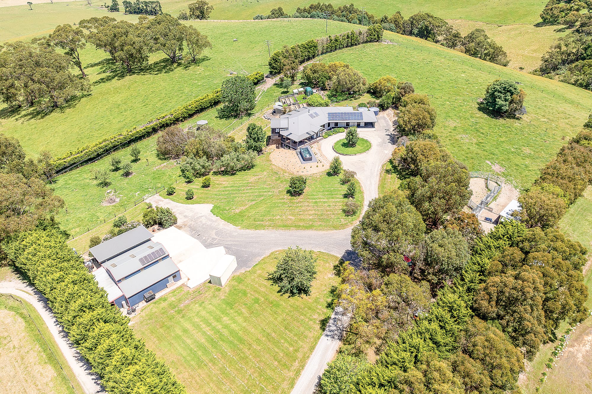 Luxurious country living on 21 acres