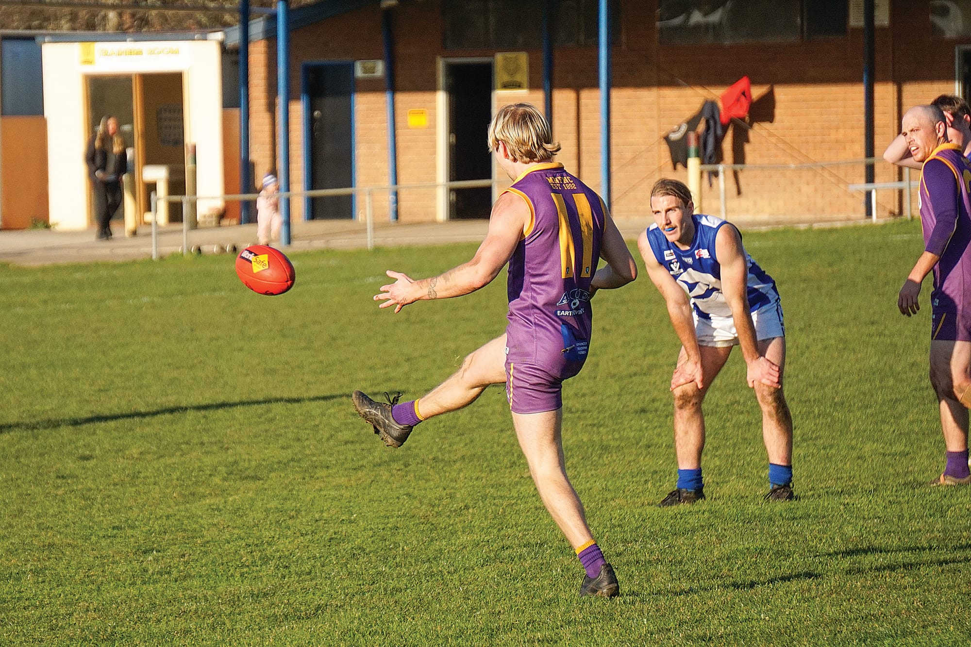 Connor White boots the Sherrin back towards the Tiger’s side. ns03_2824