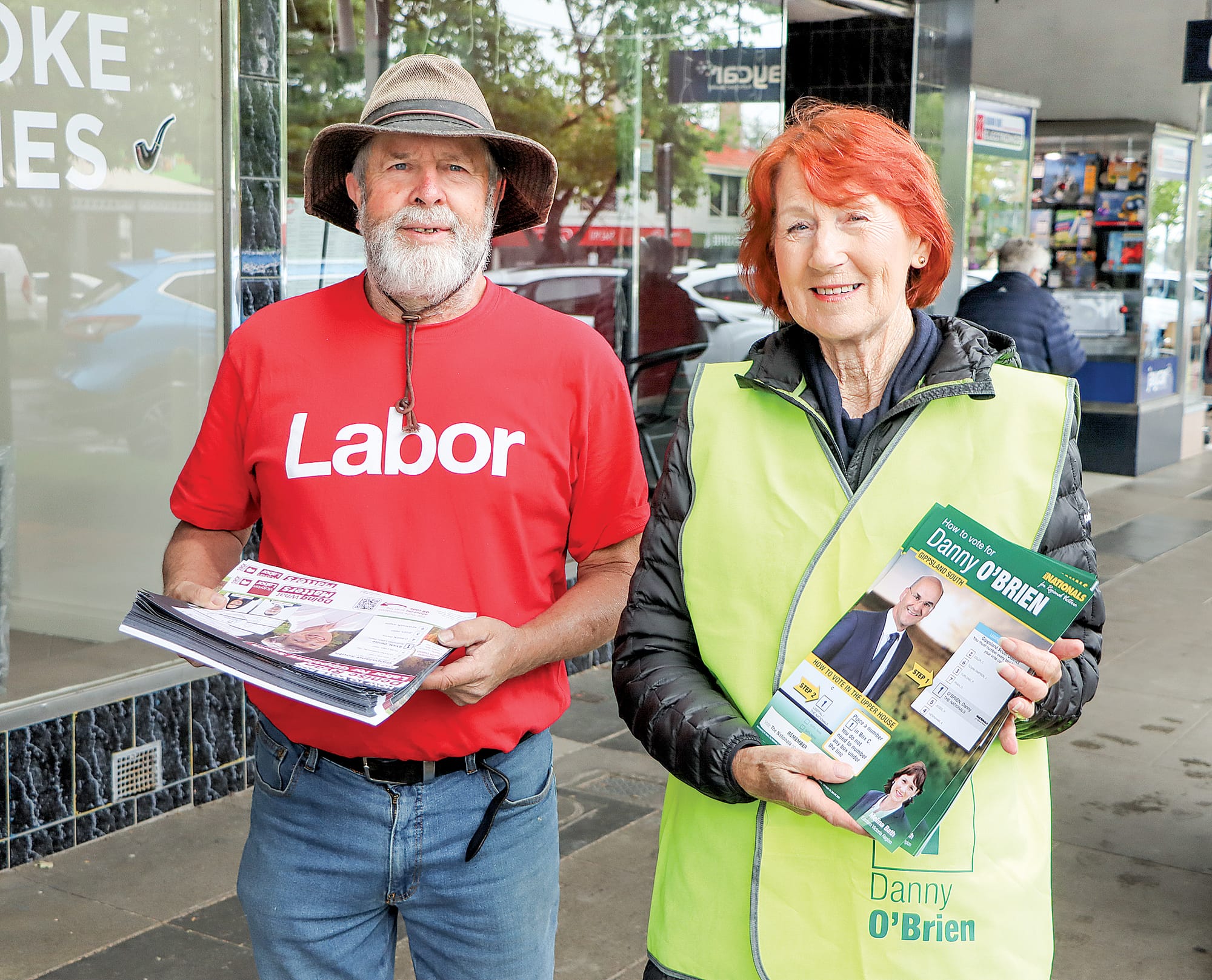 Ian Starkey volunteers for Labor and its Gippsland South candidate Denise Ryan, with Meree Bath throwing her support behind The Nationals and the electorate’s current member Danny O’Brien. A18_4622