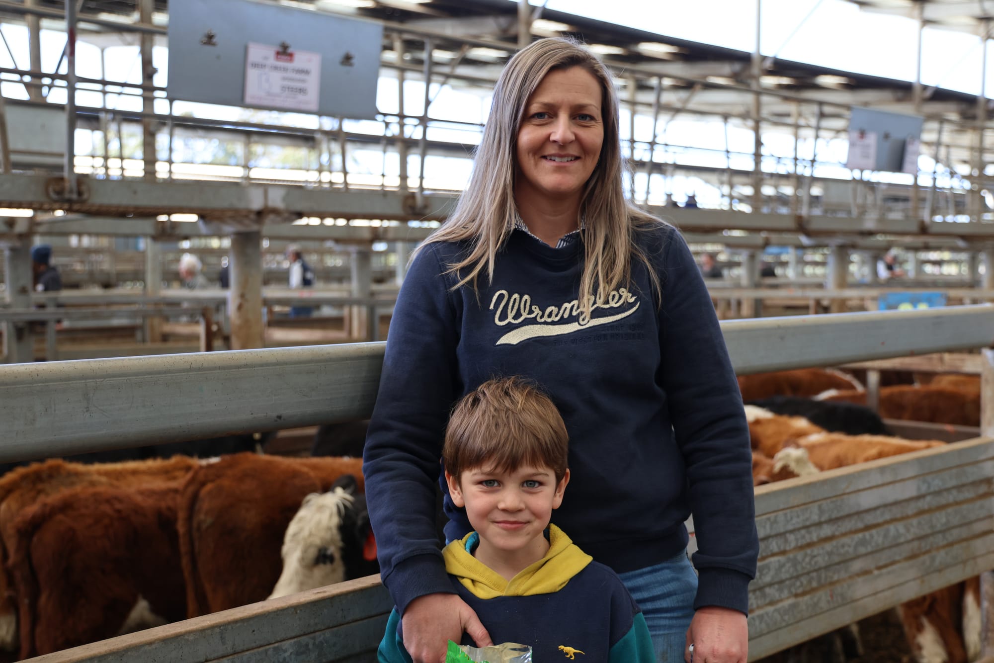 Danna and Logan of Seaspray were happy to get $2,680/head for their pen of angus steers averaging 560kg but said more rain is still needed in East Gippsland. B22_3825