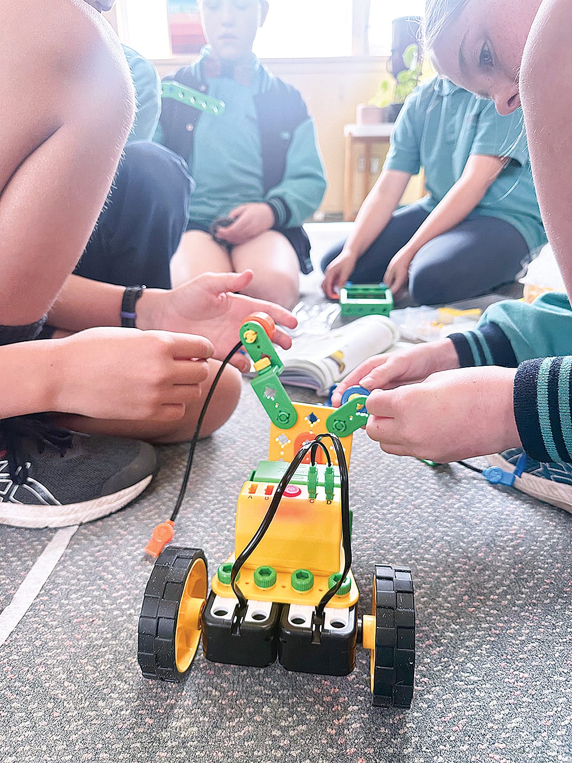 Edminds offers an introduction to robotics and coding allowing students to experiment.
