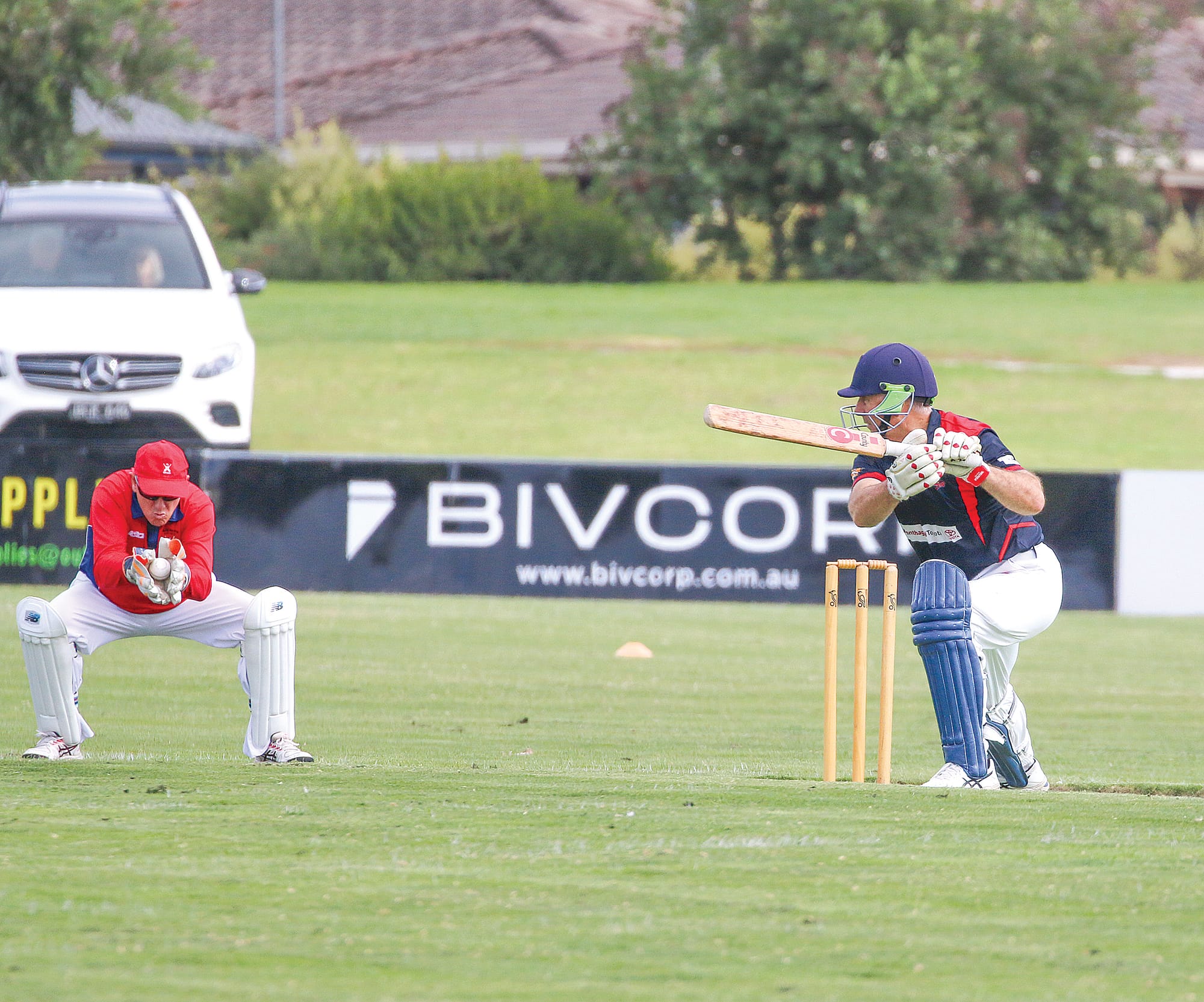 The wicketkeeper is ready for the ball but it wasn’t out for Inverloch batter David Harris. ob23_1225