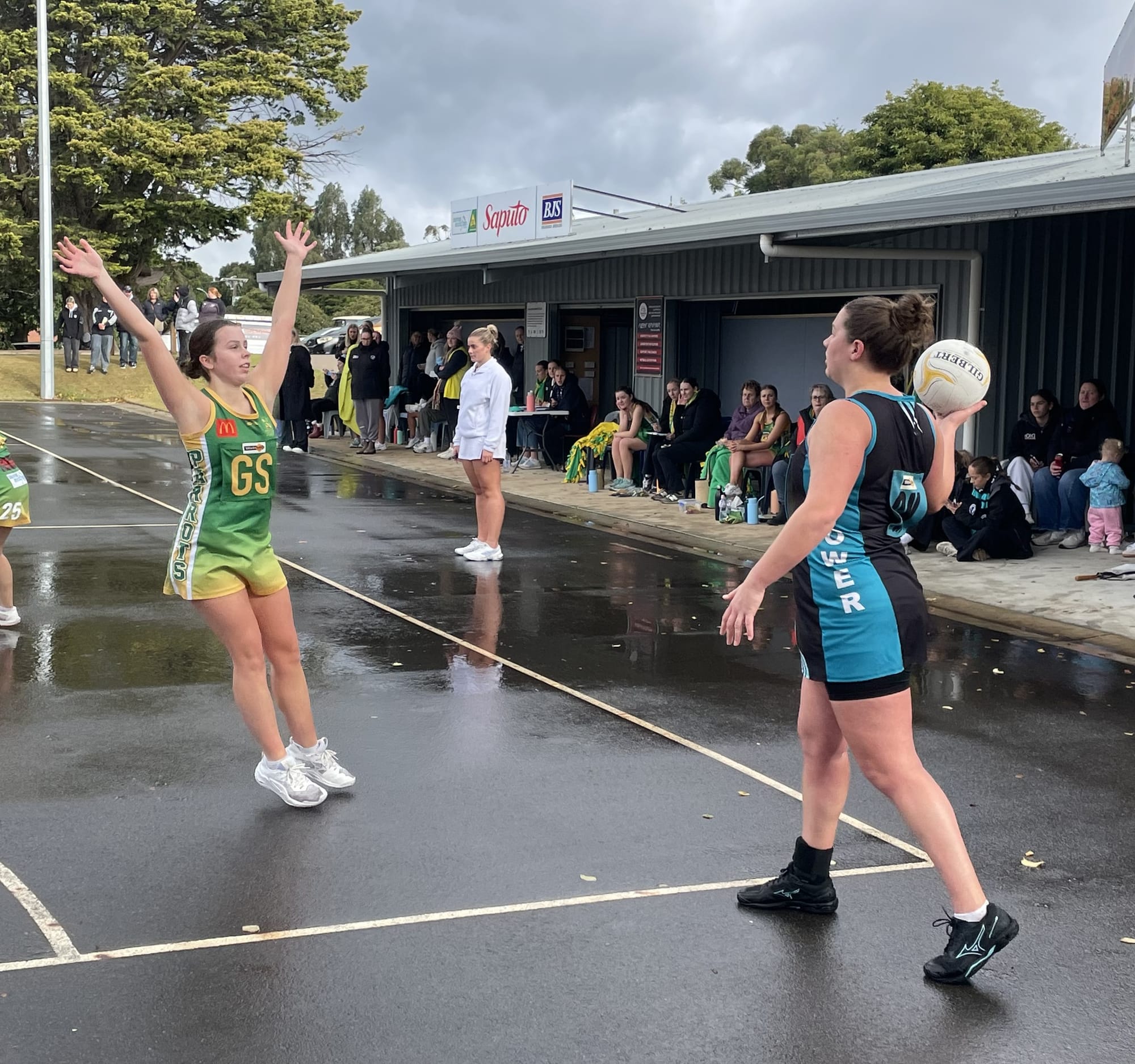 B Grade action at Leongatha on Saturday resulting in a 42-23 win by the Parrots.