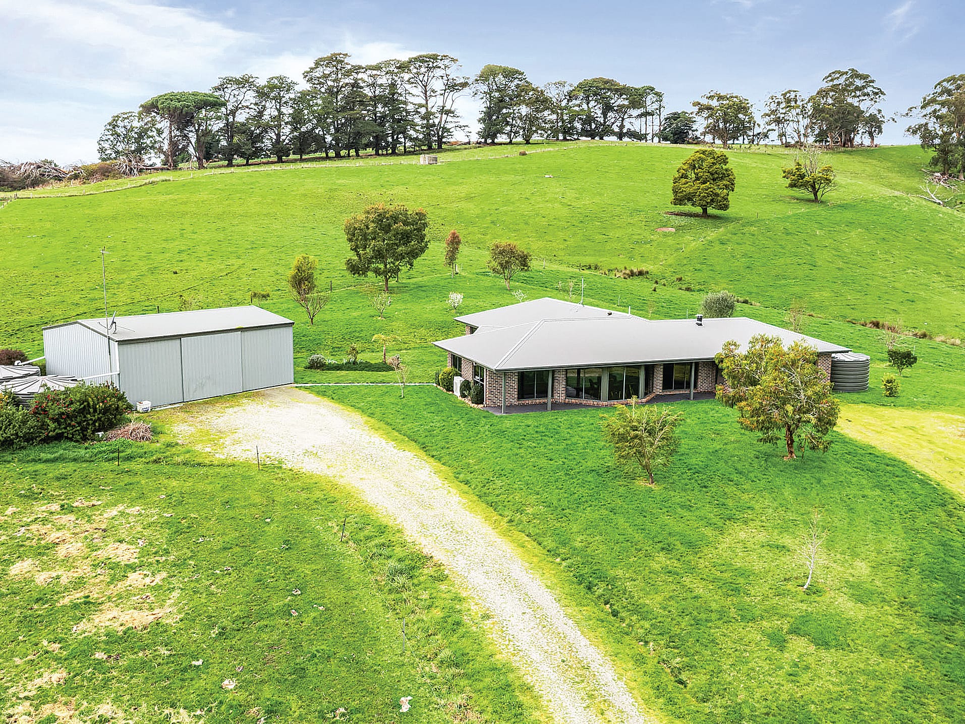 Highly productive and picturesque grazing property