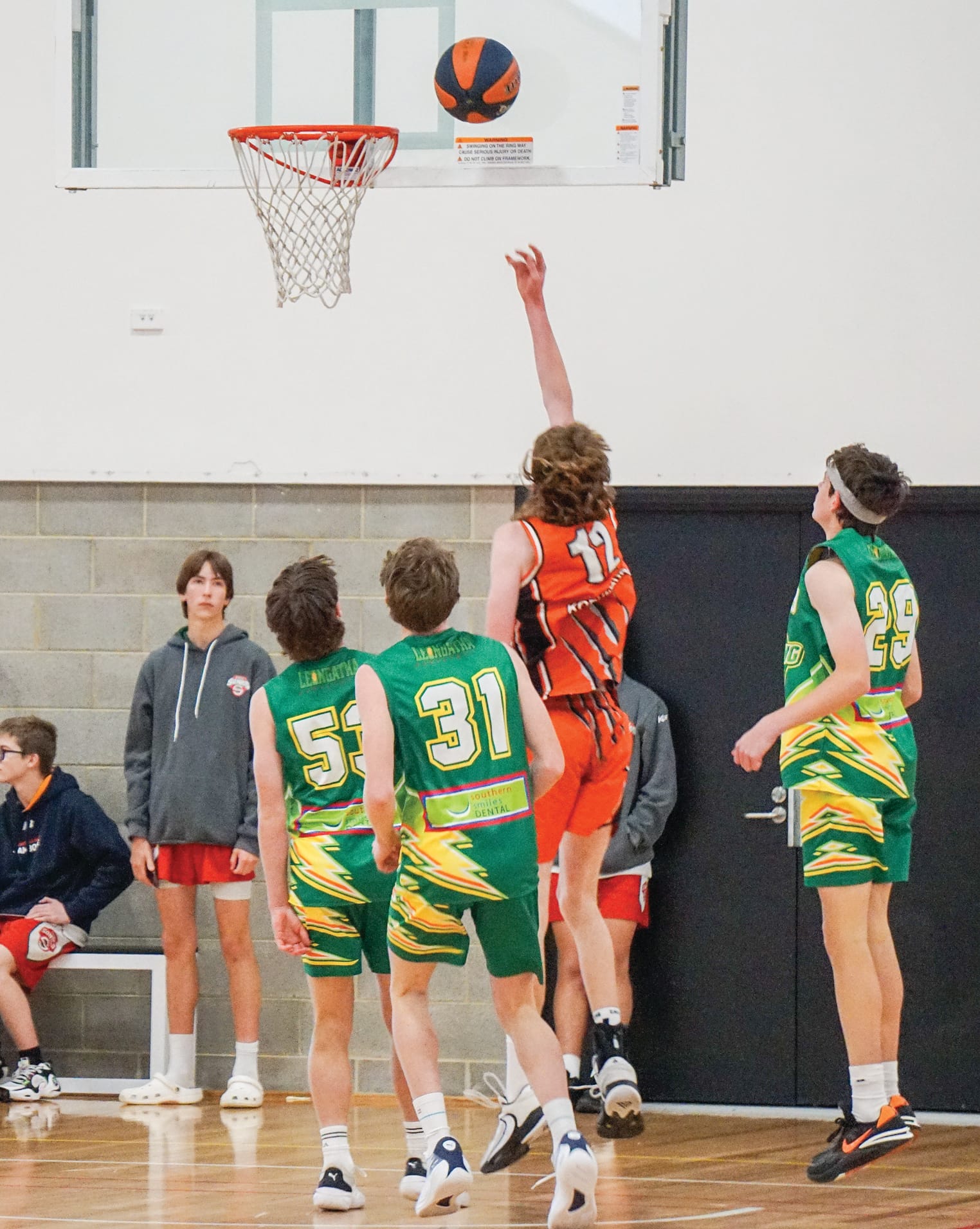 Korumburra’s Ky&nbsp;Gow pulls off a tricky shot. Ns35_4323