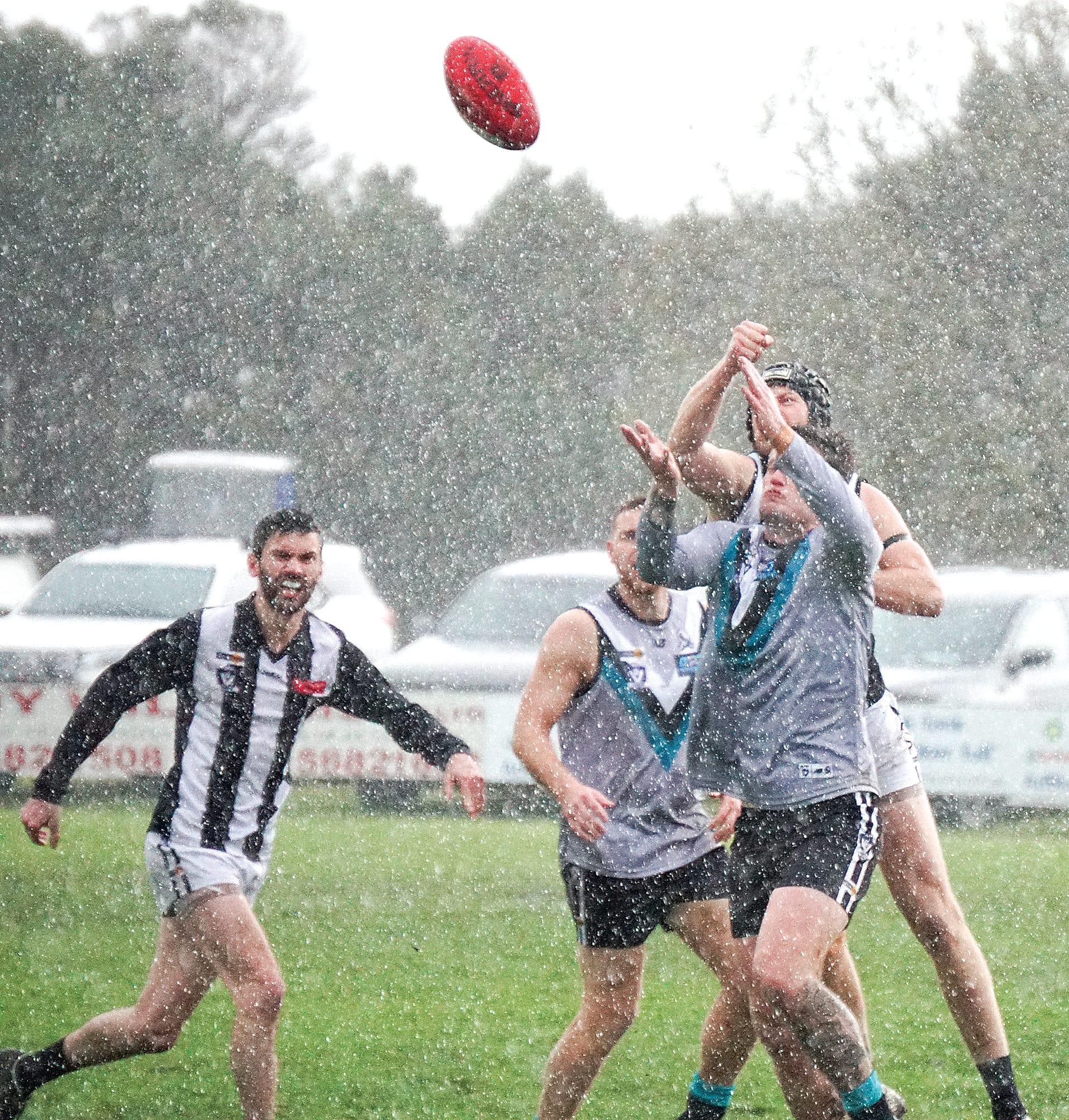 It was a tough start to the match for both sides. Ns14_3024