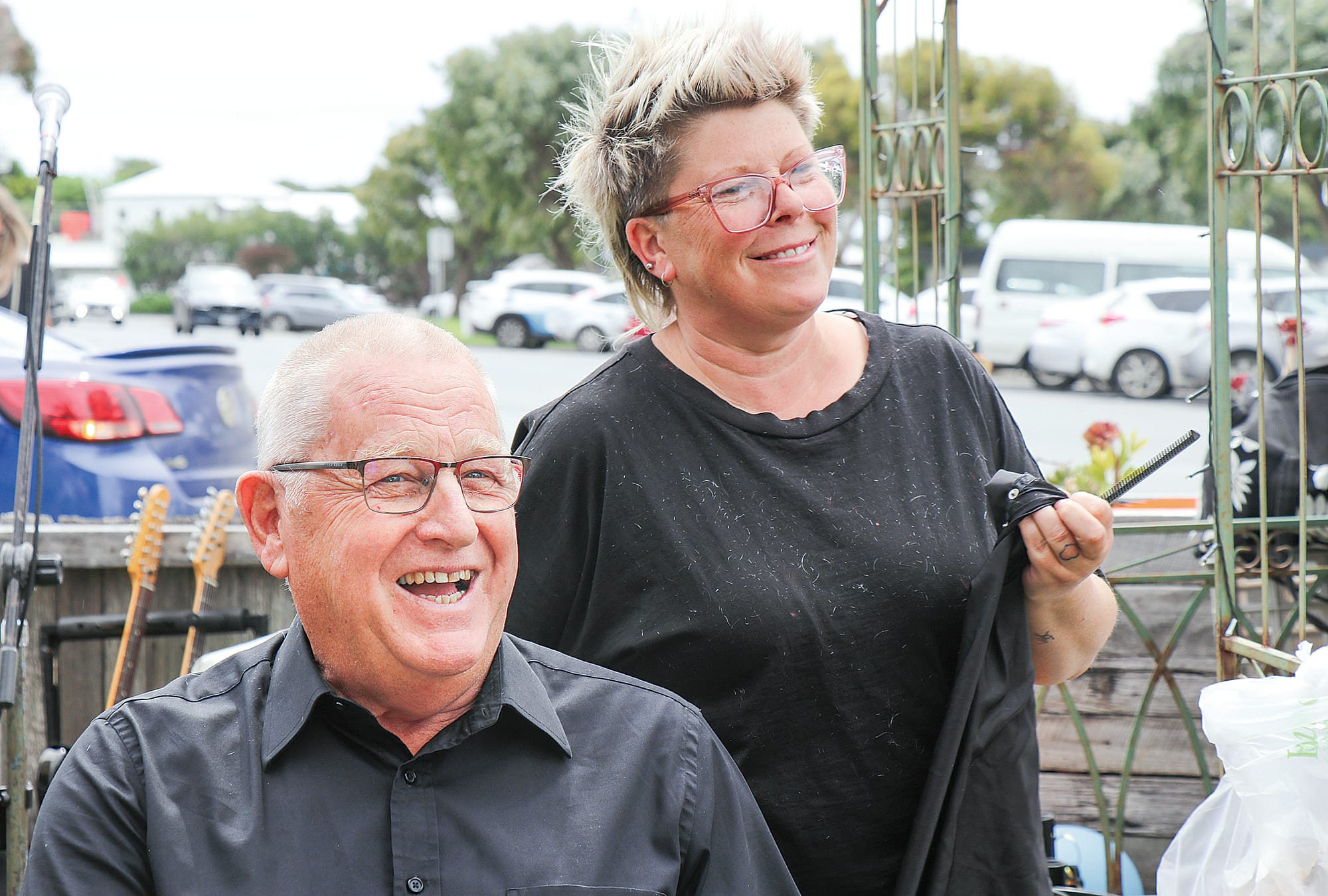 Uncle Mal volunteers as a brave shaver and has his head shaved by Kim in public at the San Remo Hotel, raising vital funds for the Leukaemia Foundation. Z19_4822 