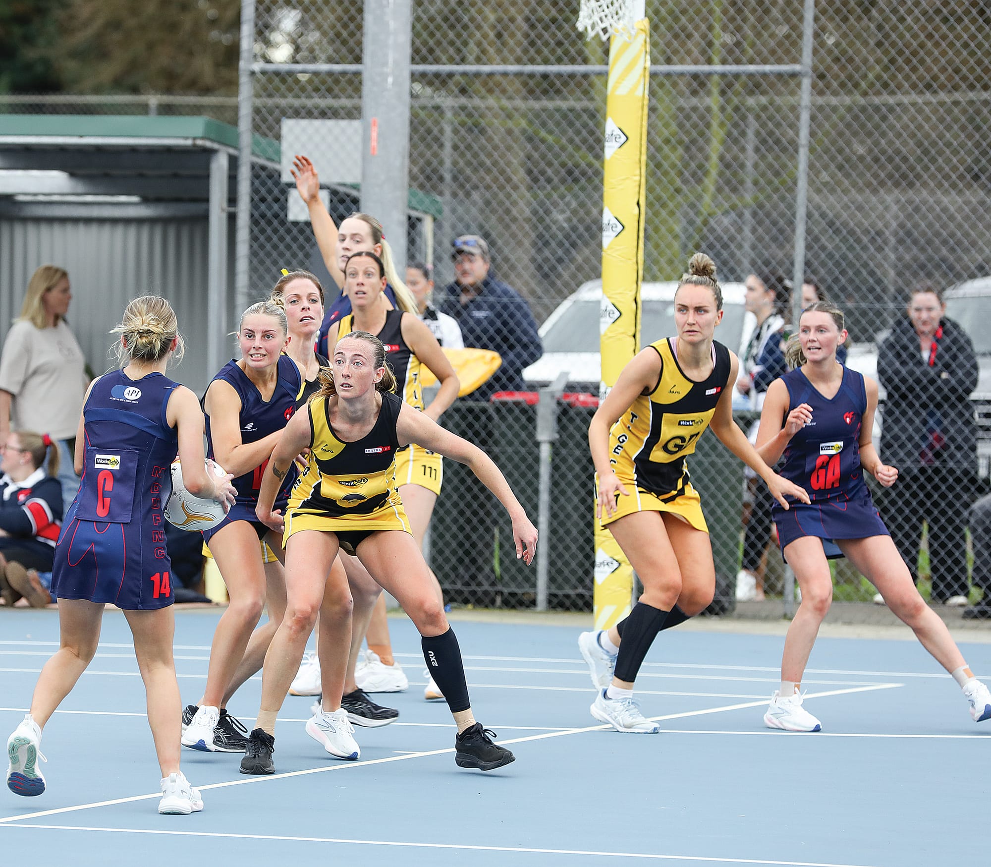 MDU co-captain and Best on Court Kirra Jones looks for an opening in the pack. C34_3725