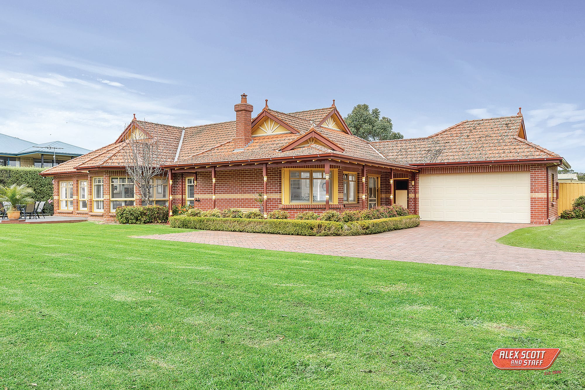 Golf course views – relaxed beachside living