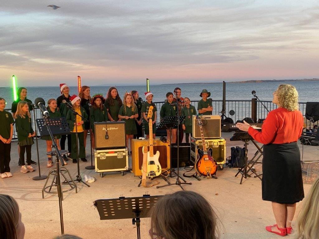The Cowes Primary School Choir sang a memorable version of 'Feliz Navidad'.