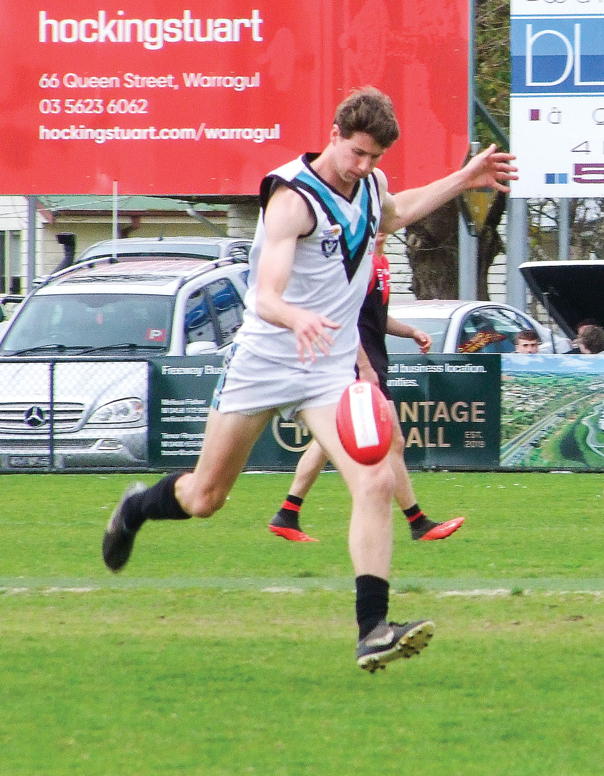Toma Huther drives Wonthaggi forward during its dominant display against 
Warragul.