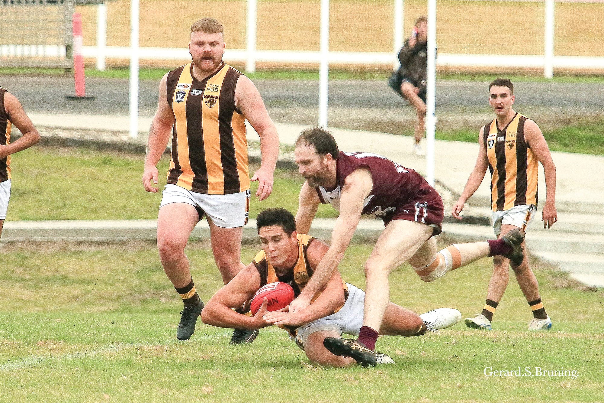 Good mark by the Hawks with Stony Creek on their tail, ending in a 56-point win. Photos: G. S. Bruning.