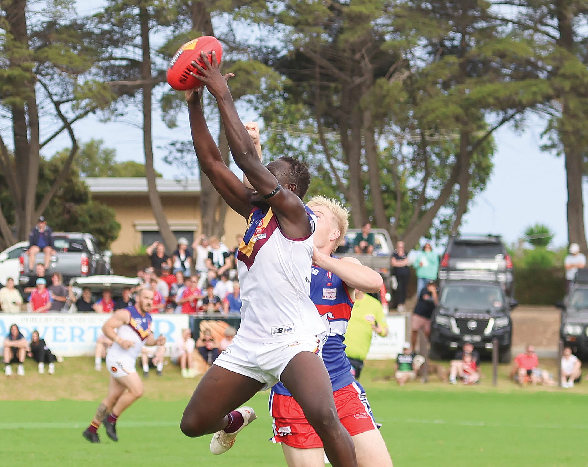 Best player on the ground for the winners at Phillip Island on Easter Saturday, Kuiy Jiath of the Warragul Industrials was the irresistible force for the visitors in a thrilling second half.