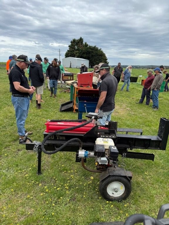 How about an as-new Miller 30-tonner log splitter for just $850?