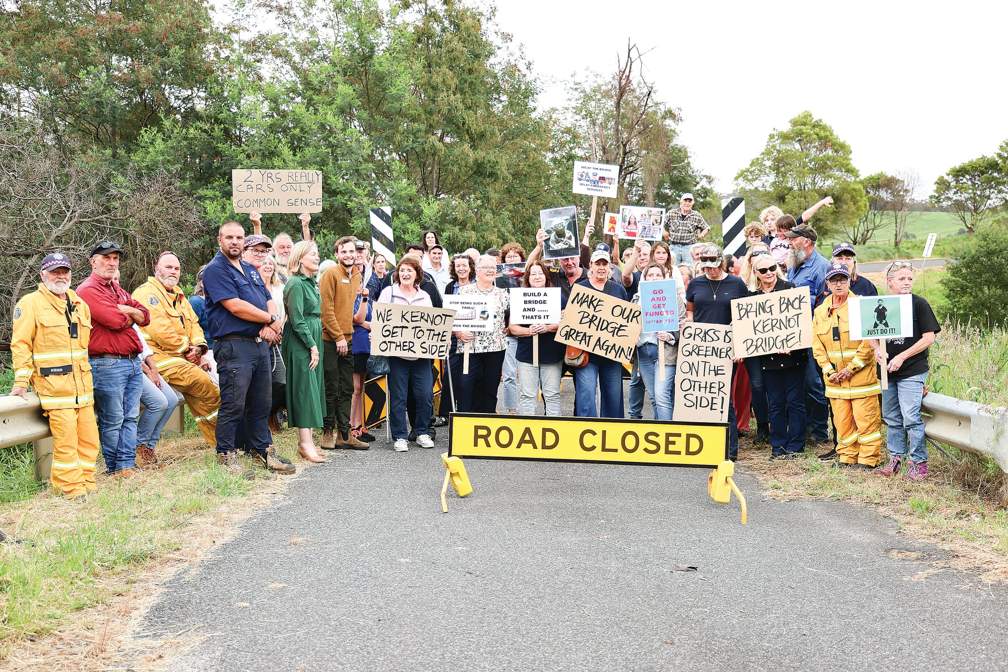 Bridge Fury: Bridge impasse continues as residents rally over closed Kernot bridge
