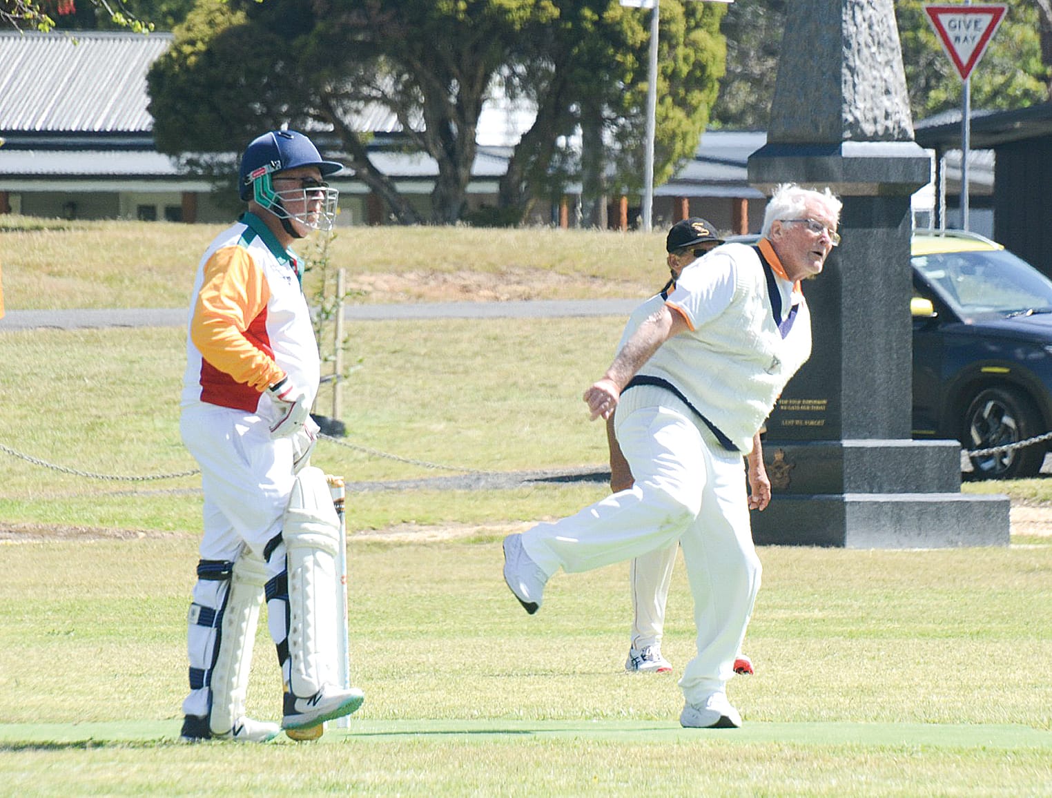 Ron Milnes bowls for the Gippsland Goannas in Tuesday’s Over 70s match against West Gippsland at Toongabbie. 
