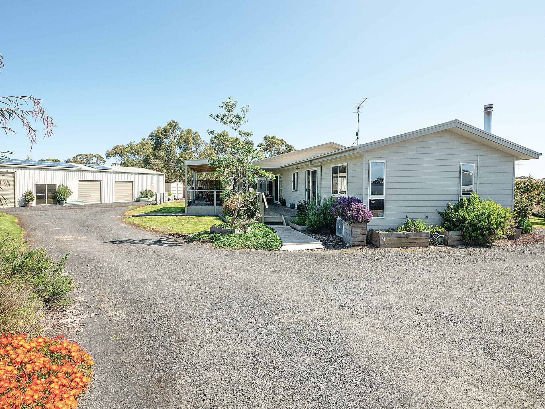 Family home on ½ acre with great shedding
