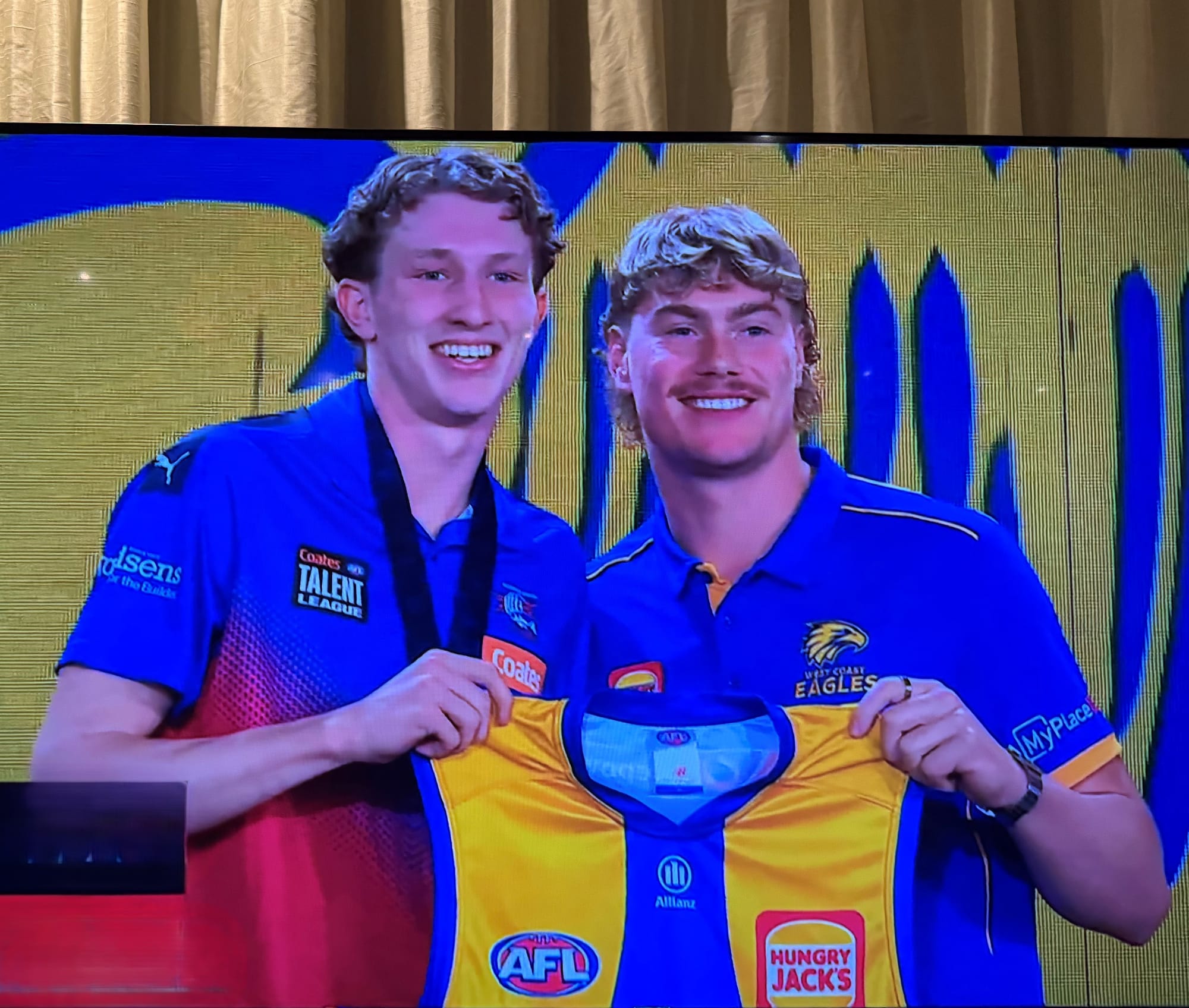 Foster cheers go up as Willem Duursma taken pick Number 1 in 2025 AFL Draft