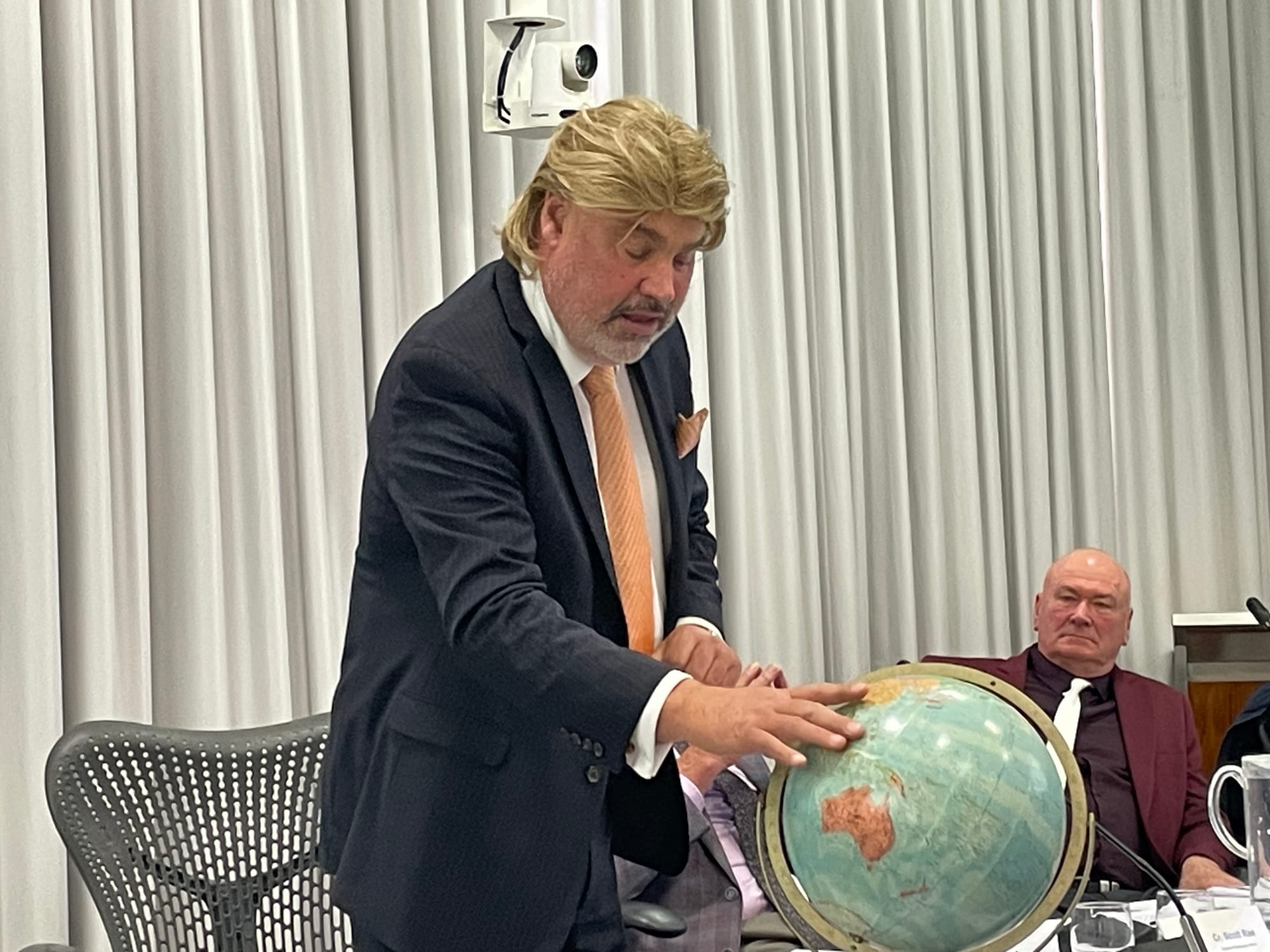 Cr Rae brightens up council meeting