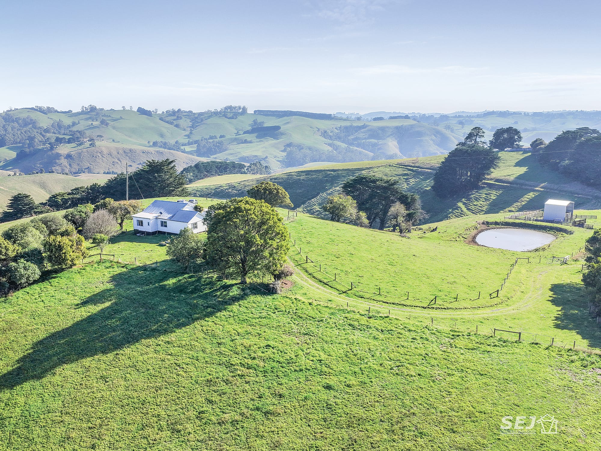Magnificent views and grazing country at Arawata