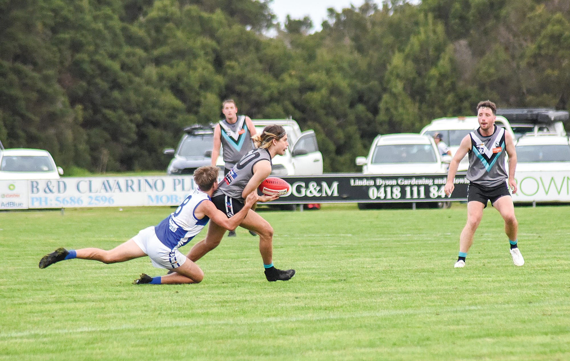 Sharks break away after tight opening term against Magpies