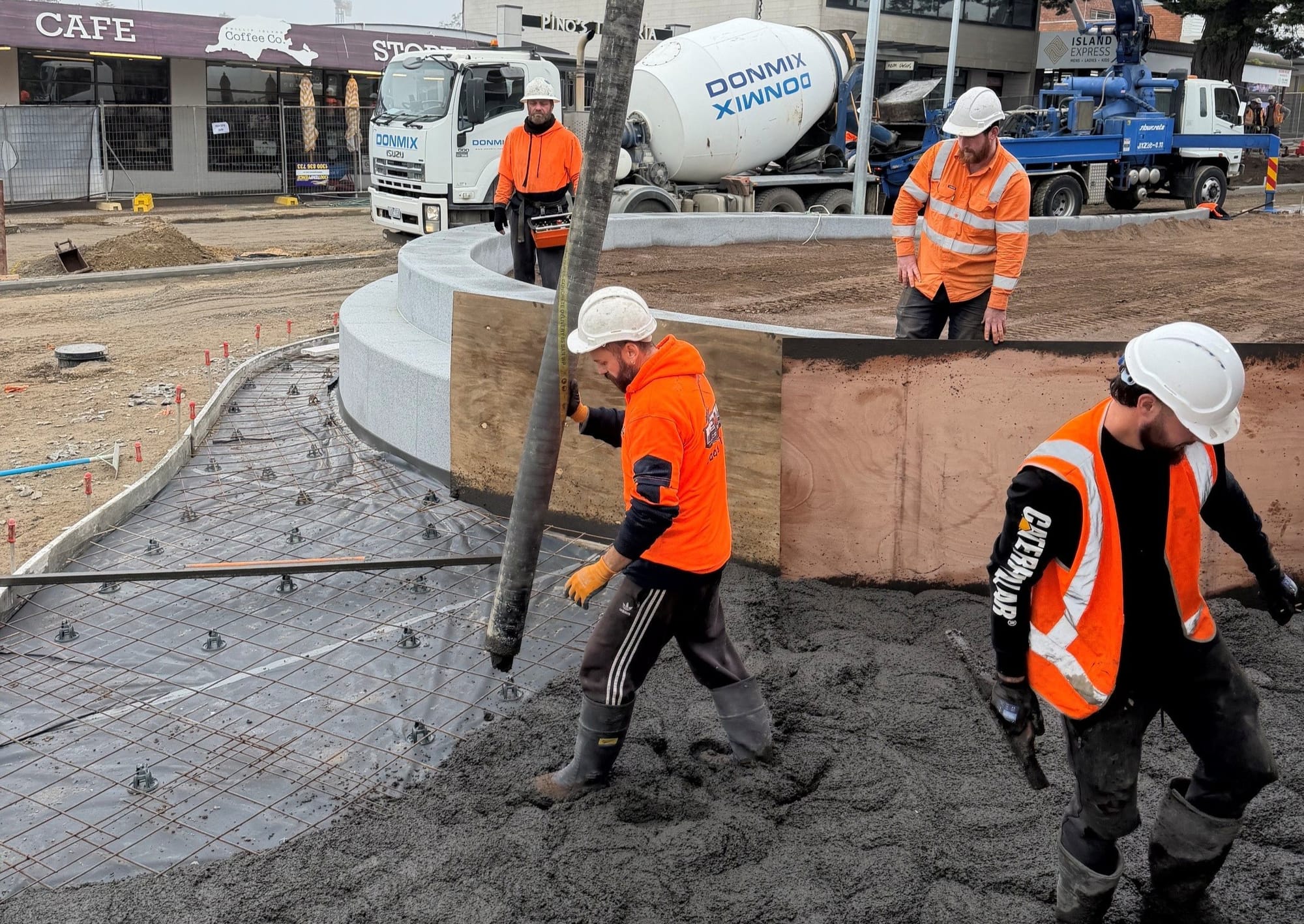 Cowes’ chaos continues as streetscape deadline looms