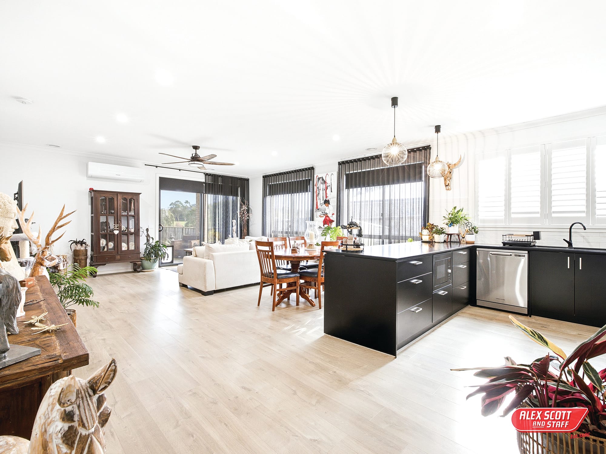 Contemporary comfort in the heart of Botanica Estate