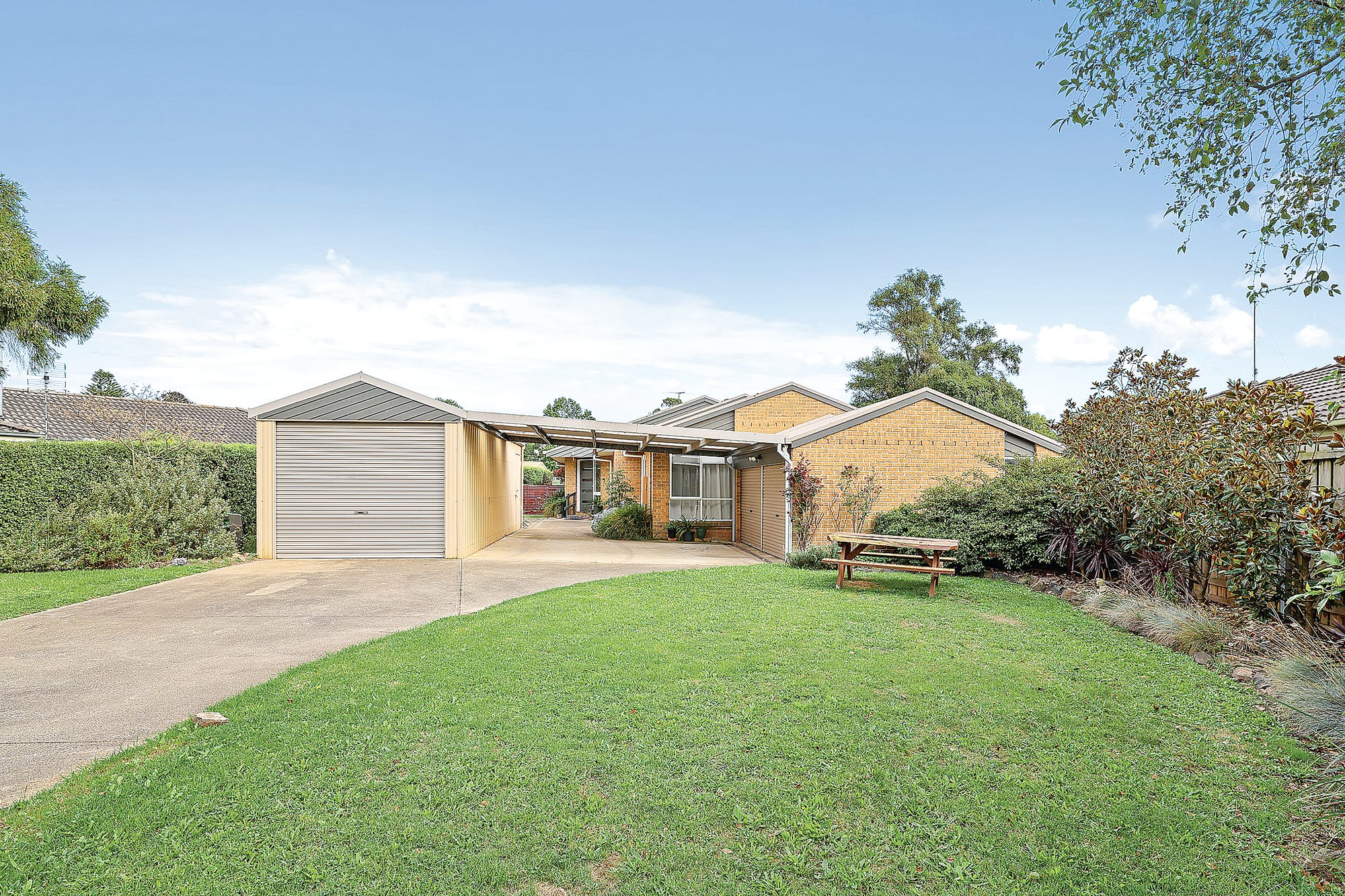 Room for the family and the workshop in a quiet Leongatha court