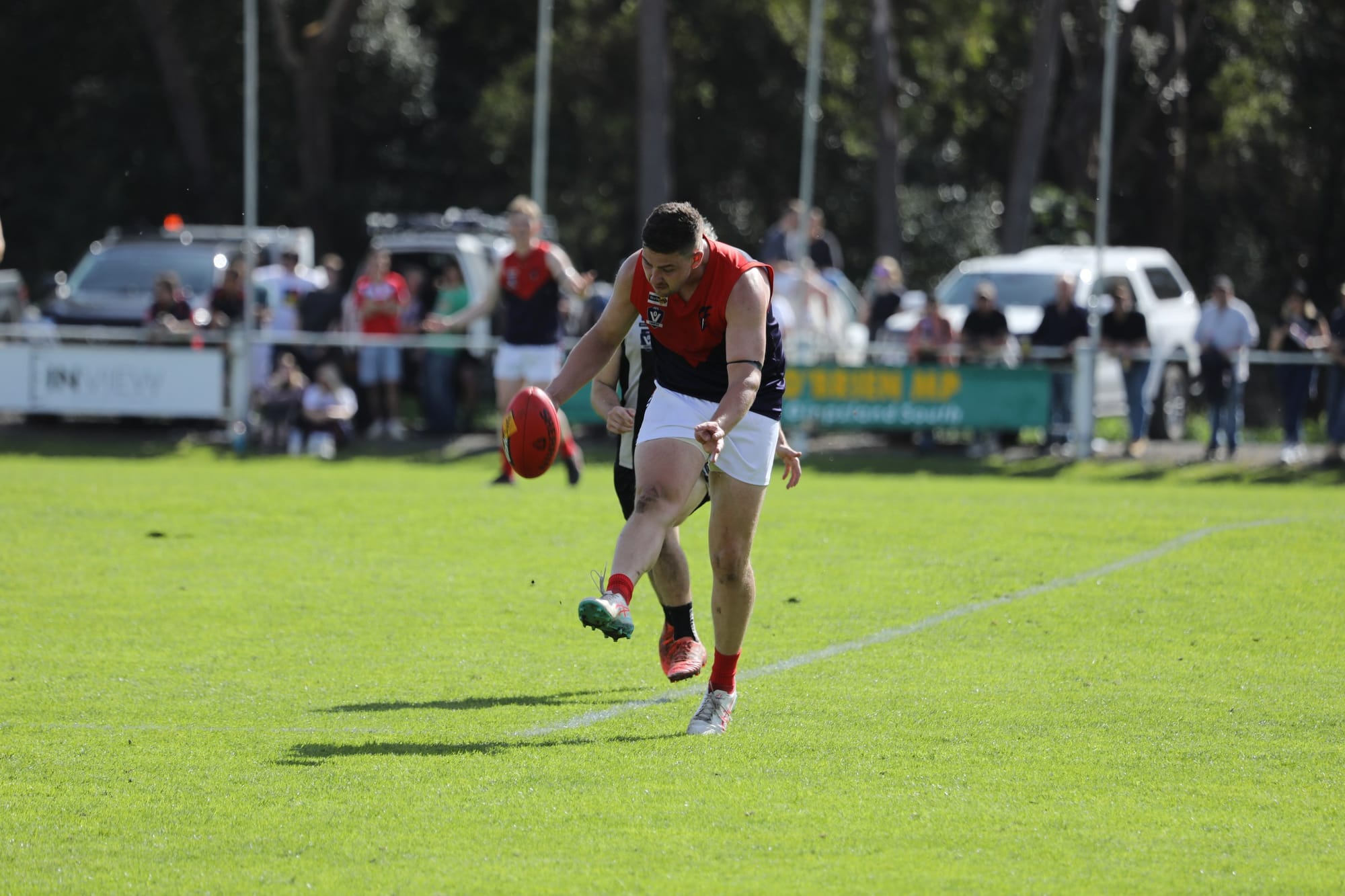 Jarrod Hoy kicks for goal from close range