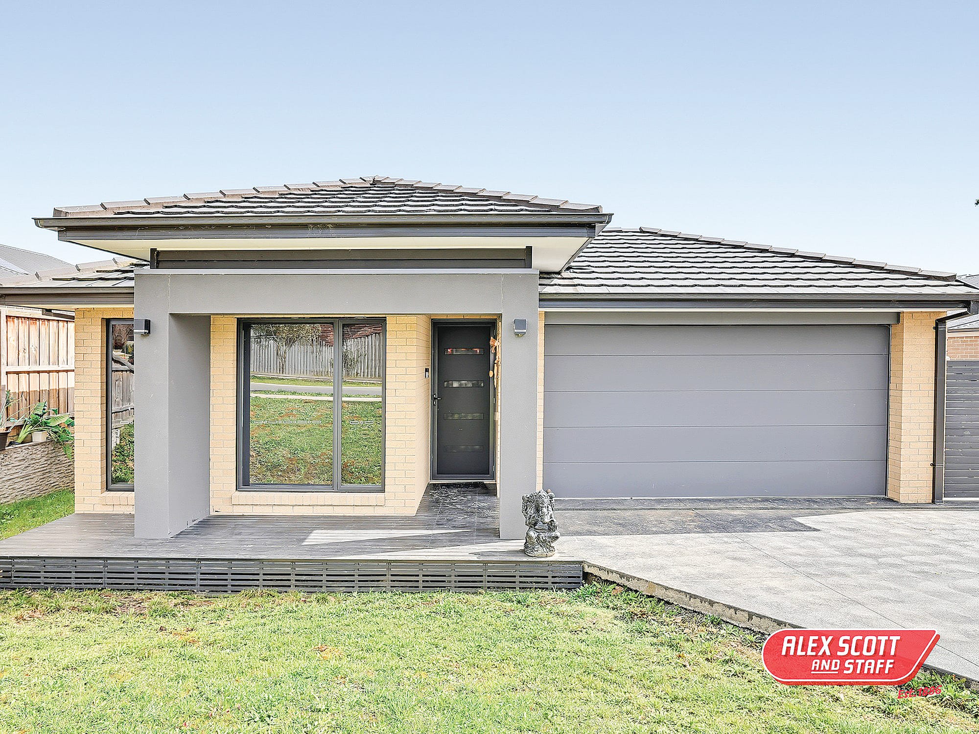 Contemporary comfort in the heart of Botanica Estate