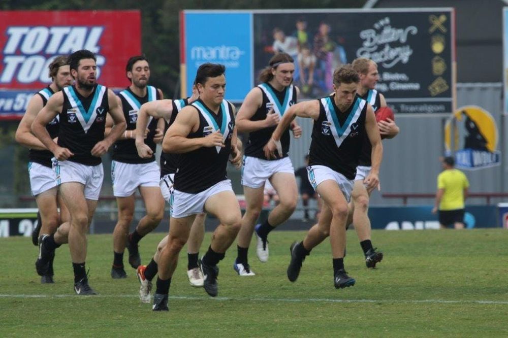 Top Gippsland footy teams face off post image
