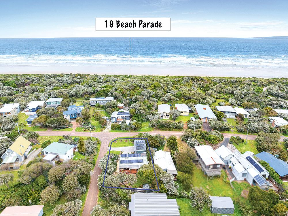 Beachside luxury – modern design meets sustainable features post image