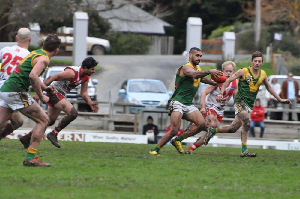 Mid Gippy kicks into gear without Melbourne players post image