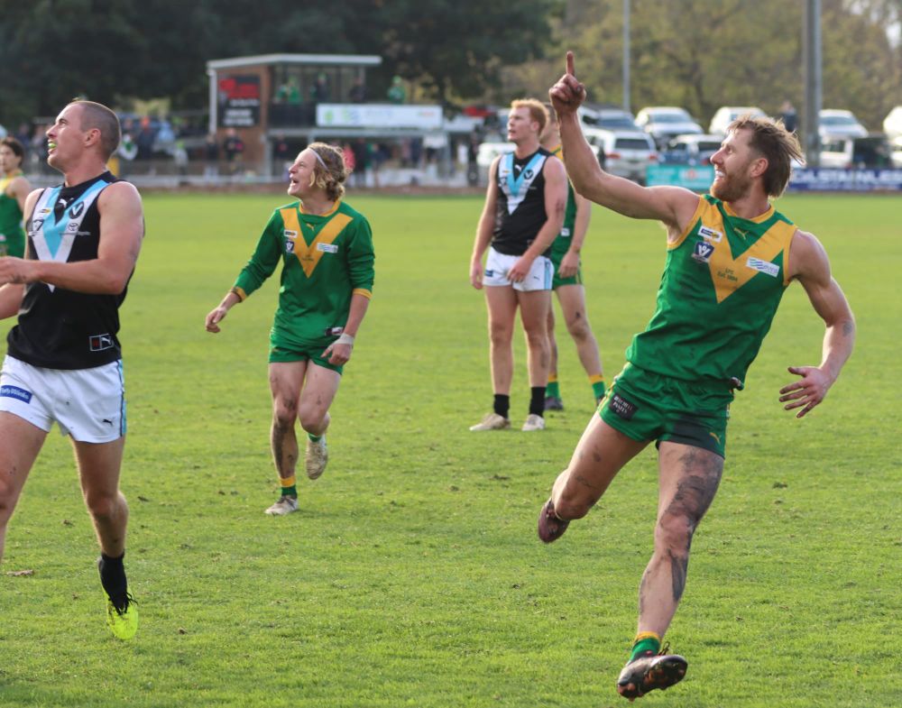 It's raining goals as Parrots swamp Power in 'South Gippsland Showdown' post image