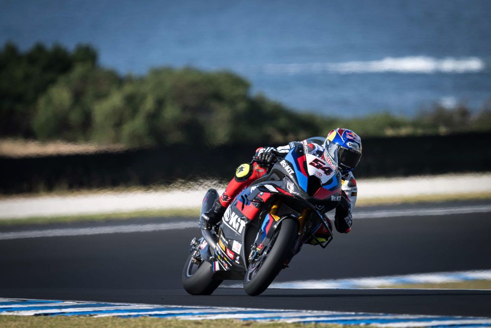 Razgatlioglu obliterated the lap record with a time of 1’28.511s at Phillip Island post image