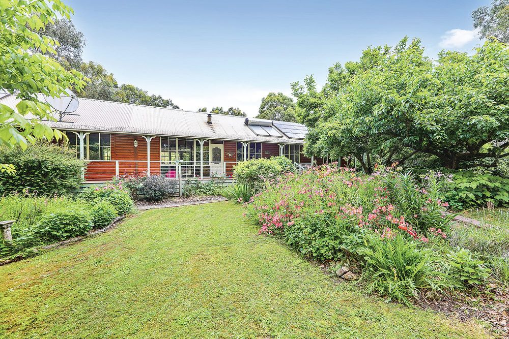Lifestyle dream on 2.5 acres! post image