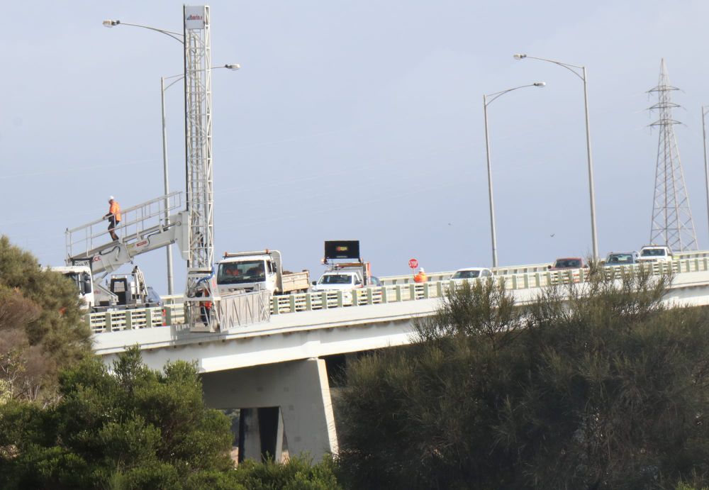 Expect delay on Phillip Island bridge post image
