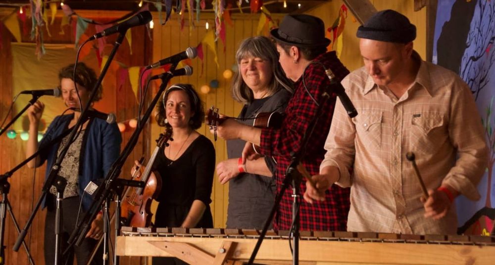 Three Band Bill bringing live acoustic harmonies to Meeniyan post image