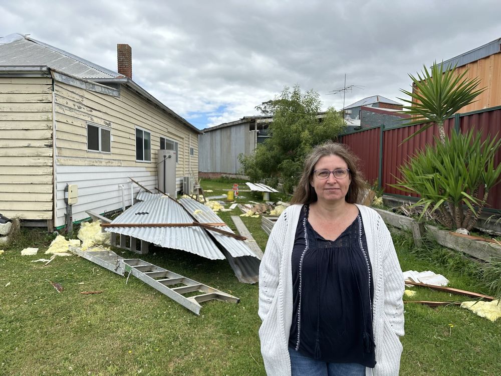 Cyclonic winds rip roof off Poowong home post image