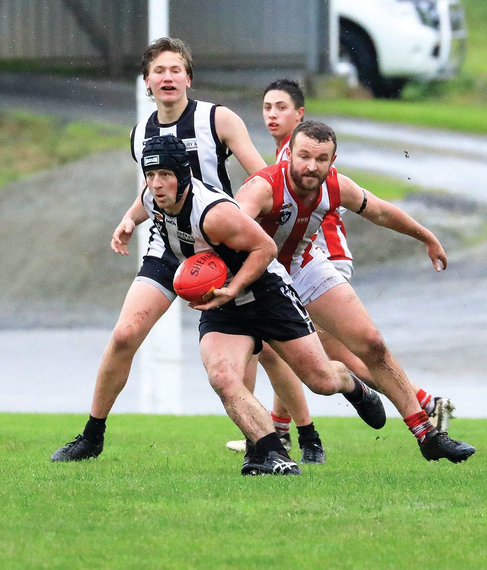 Nail-biting game goes to Trafalgar in late battle post image