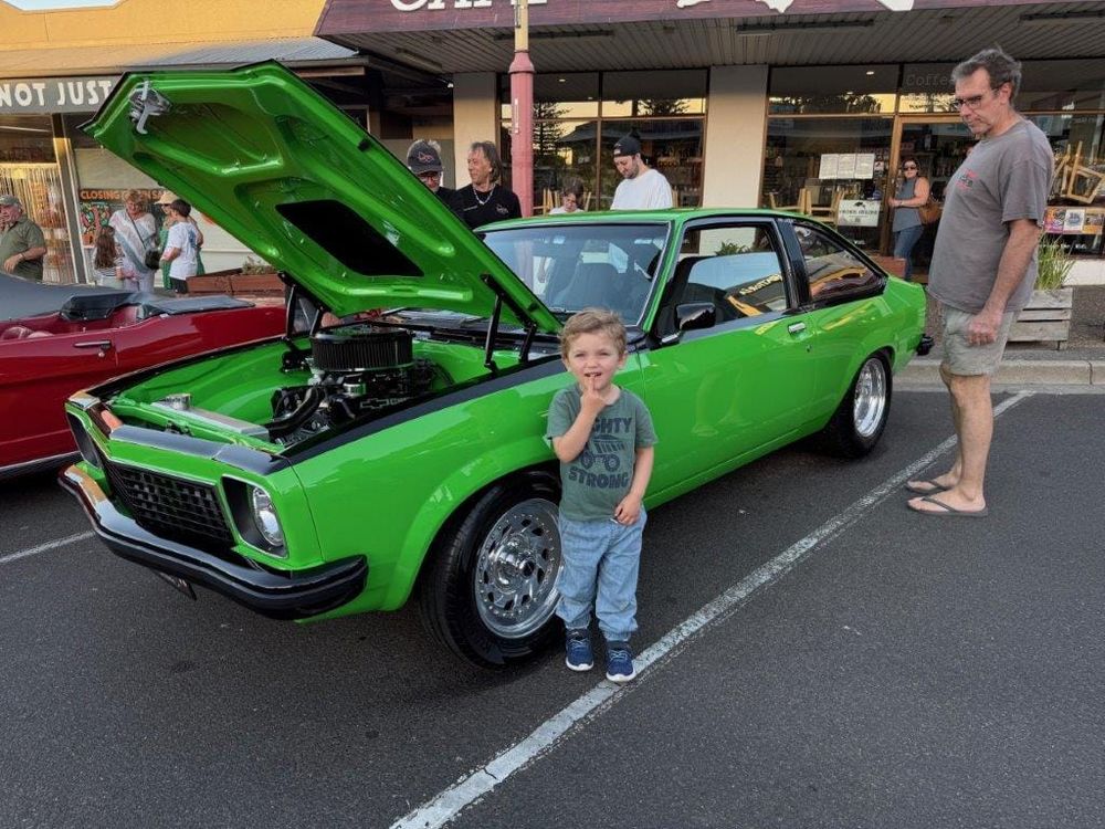 Classic cars set up huge holiday weekend at Phillip Island post image