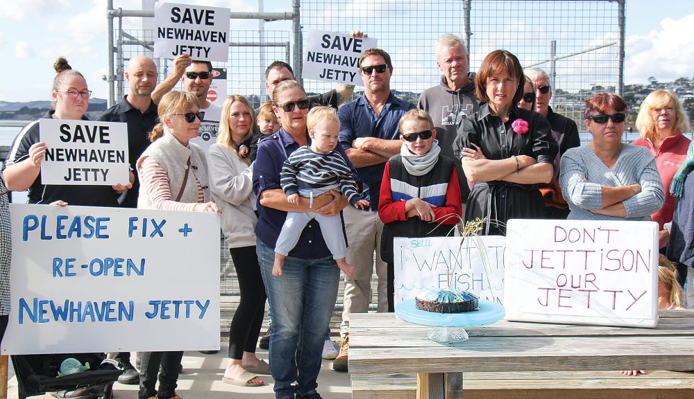 Unhappy 1st birthday for padlocked Newhaven jetty post image