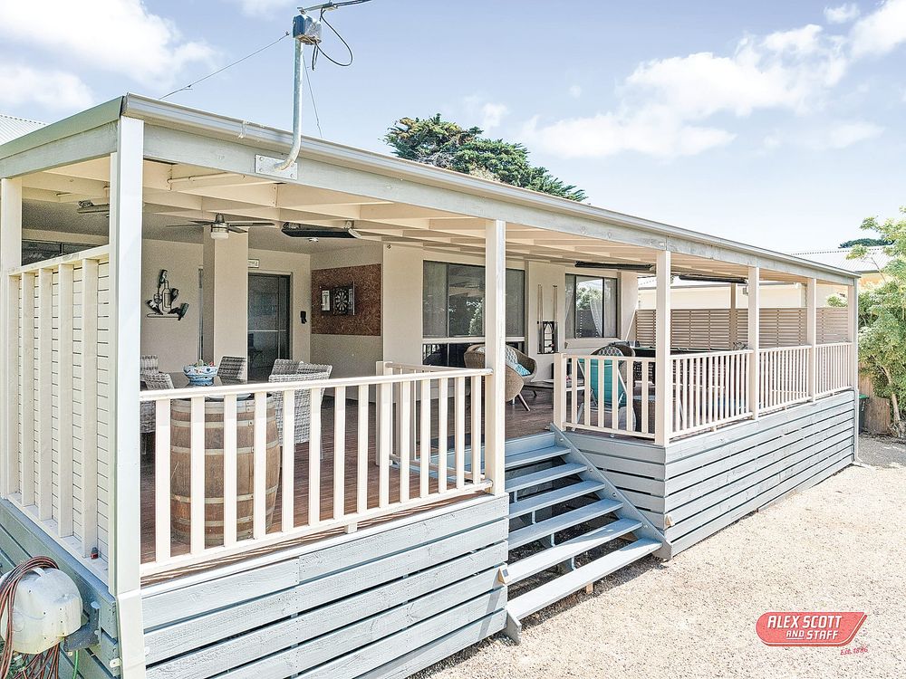 Spectacular bay views & ideal location – coastal retreat or family home post image