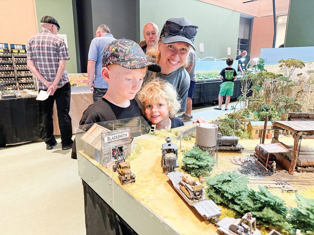 Model trains try new stop at Berninneit post image