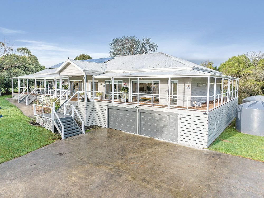 Spectacular Hamptons style home on manicured acreage post image
