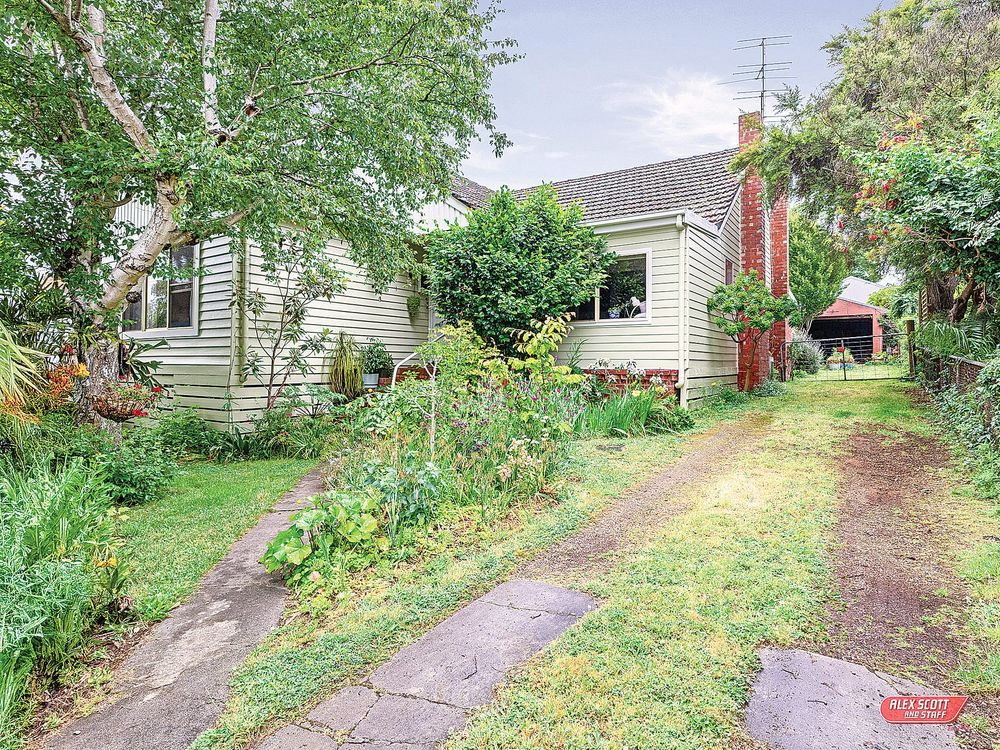 Charming four bedroom cottage in prime location post image