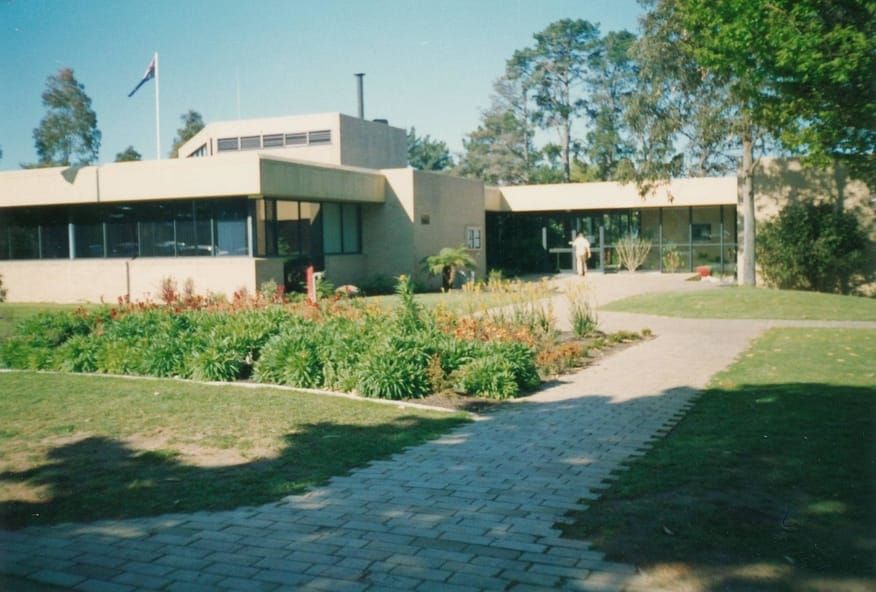 Plaque honouring volunteer ambulance drivers located and set to be restored post image