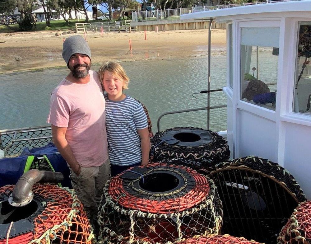 Unseasonal tempest drives fishers back to port post image